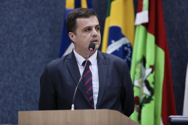 Fábio da Veiga tem indicação aprovada na Câmara para ocupar o cargo de Superintendente do Porto de Itajaí.