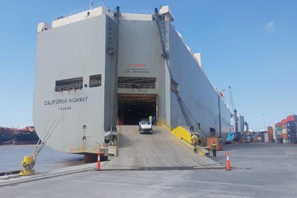 Porto de Itajaí completa um ano de desembarques de veículos importados da montadora General Motors.