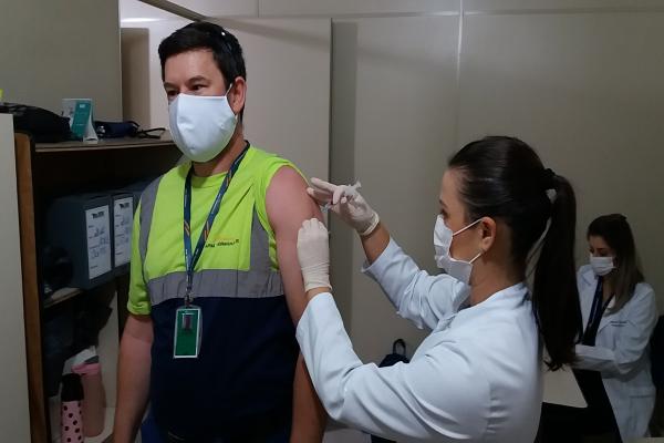 Segunda etapa da Campanha de Vacinação contra a gripe no Porto de Itajaí.