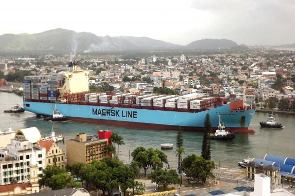 Complexo do Itajaí opera navios com 45 metros de boca