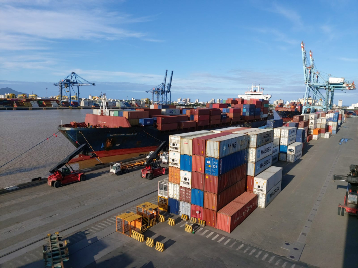 Complexo Portuário de Itajaí e Navegantes registra crescimento de 22% na movimentação em toneladas.