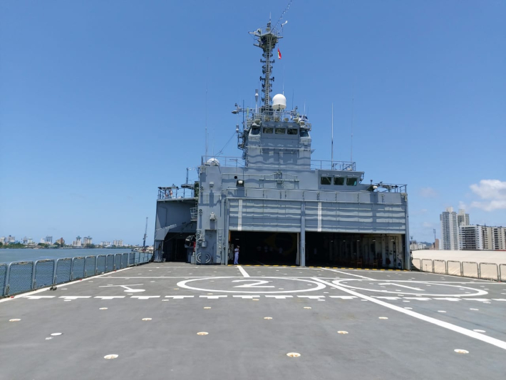Porto de Itajaí recebe segunda maior embarcação da Marinha do Brasil.