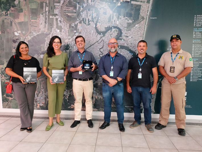 Representantes da Agência Brasileira de Inteligência (ABIN) visitam Porto de Itajaí