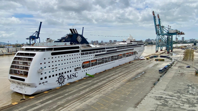 Porto de Itajaí recebeu tripla atracação de navios no sábado, 02.