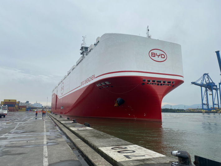 Navio BYD Shenzhen chega ao Porto de Itajaí com mais de 7 mil carros chineses Navio BYD Shenzhen chega ao Porto de Itajaí com mais de 7 mil carros chineses