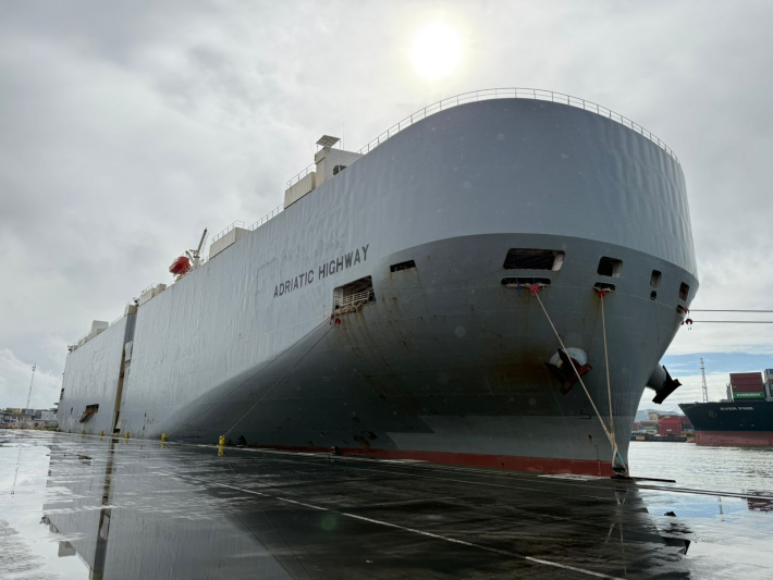 Porto de Itajaí recebe 588 carros da BMW importados pelo navio ADRIATIC HIGHWAY