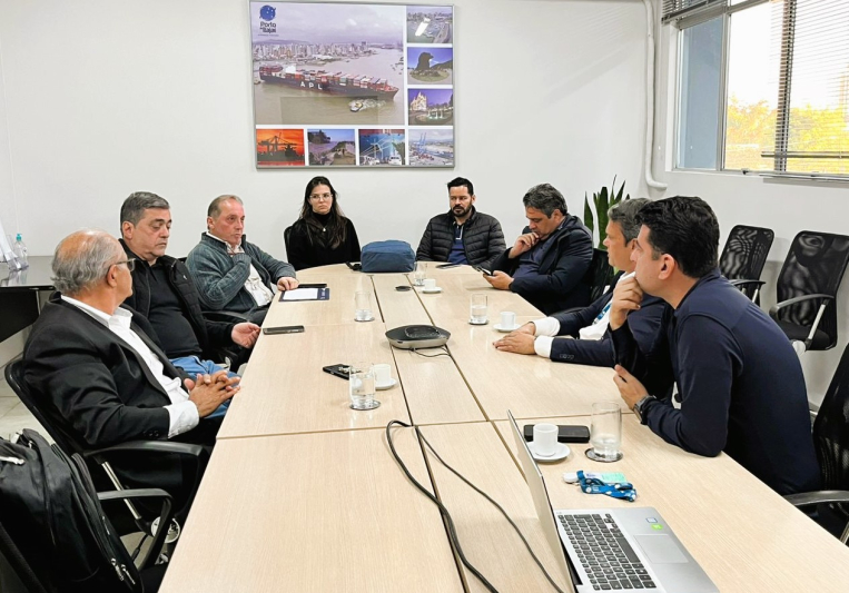 Porto de Itajaí recebe novo presidente do Conselho de Autoridade Portuária para visita técnica