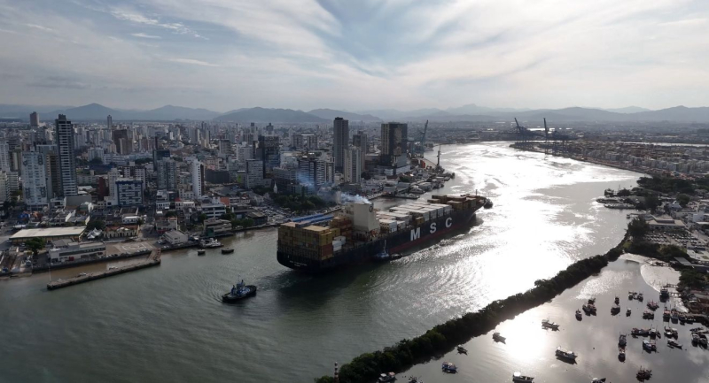 Canal do Porto de Itajaí foi reaberto, hoje, às 8h 