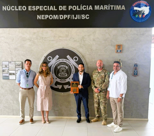 Porto de Itajaí recebe homenagem do NEPOM da Polícia Federal