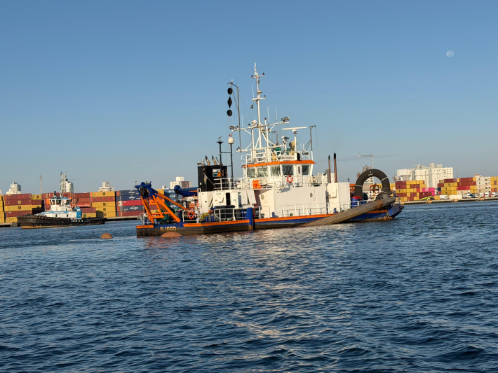 Começou o serviço de dragagem no canal do Rio Itajaí-Açu