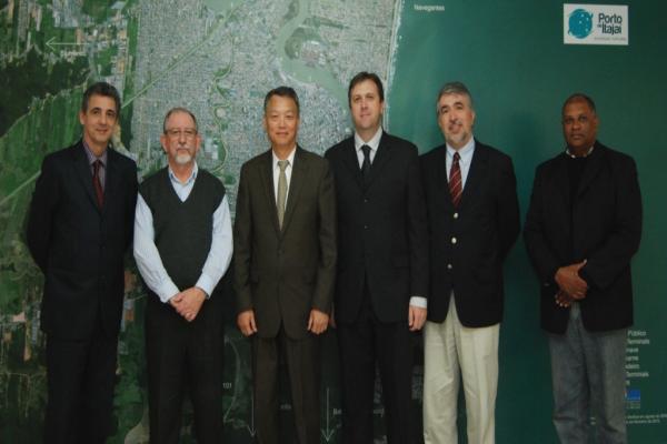 Executivos do Cosco Group visitam Porto de Itajaí